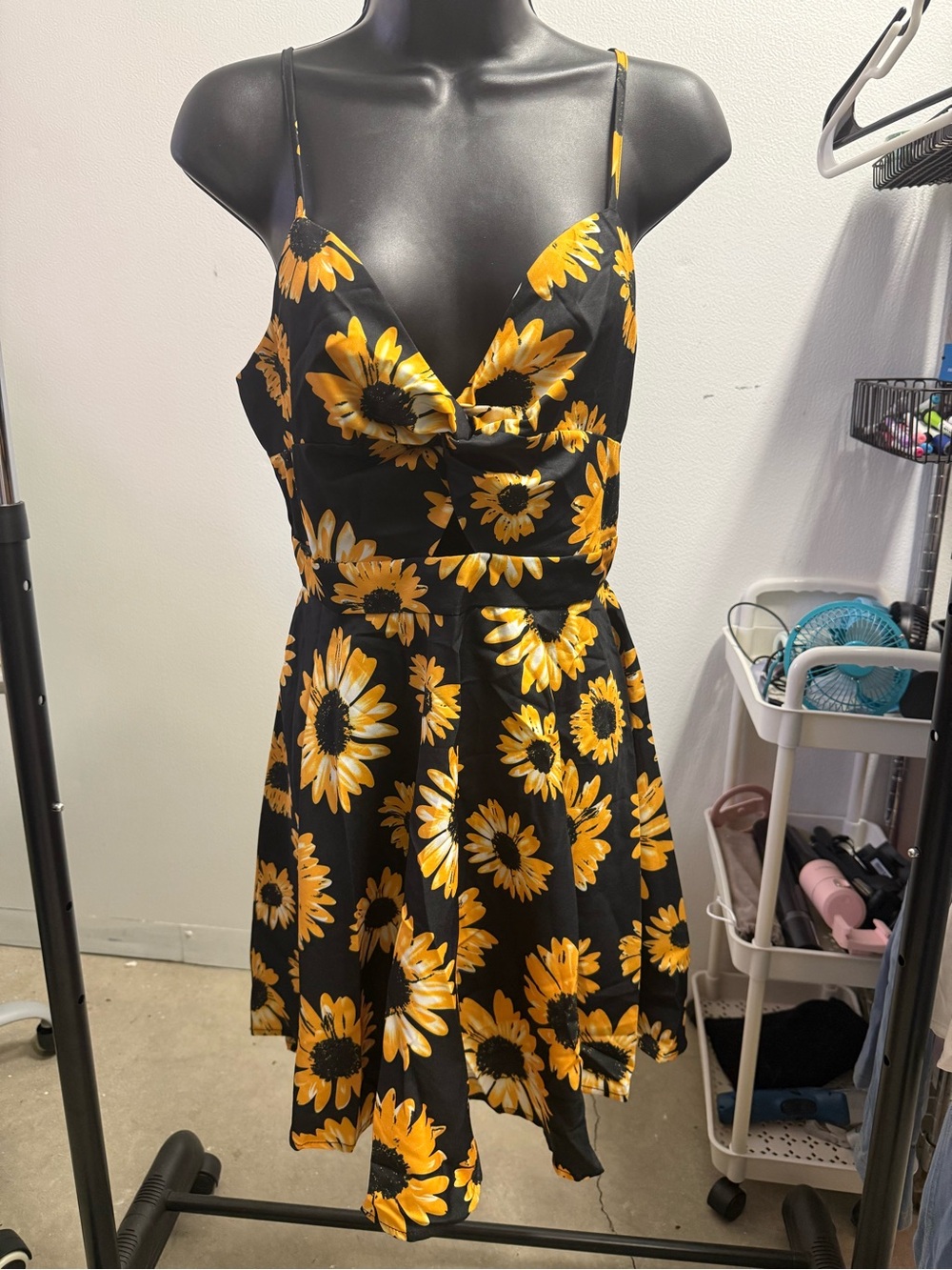 SHEIN Black Sunflower Print Backless Spaghetti Strap Dress